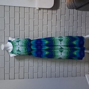 Donna Ricco Bold Colored Sleeveless Pleated Front Maxi Dress. Size 4